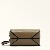 Žmogus giove edro sulankstomas tualeto reikmenų dėklas