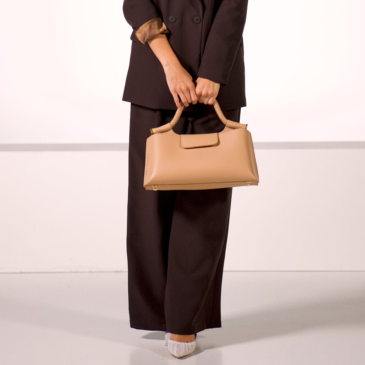 Camel Carlo Salvatelli Handbag, natural leather