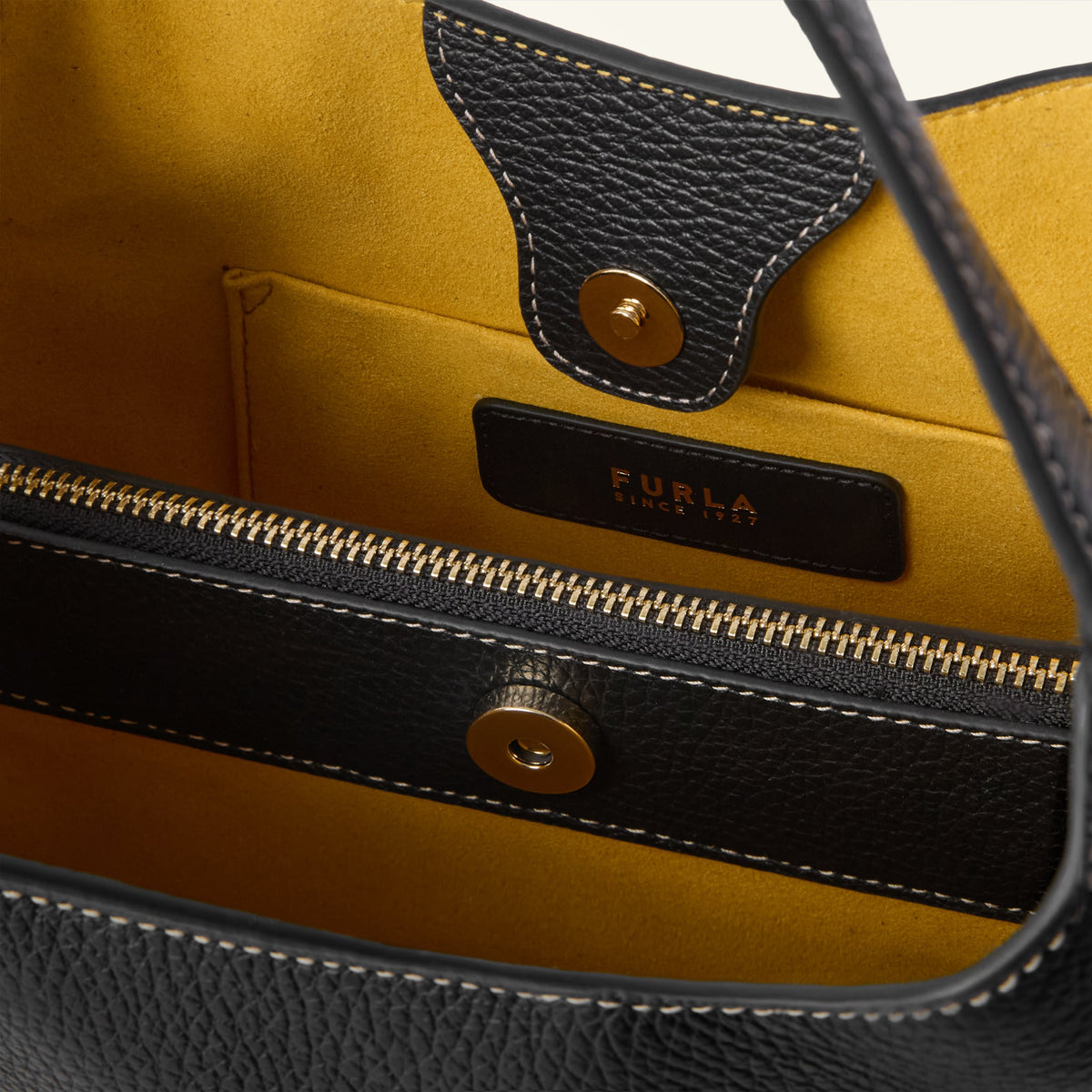 Black Furla Primrose M hobo, natural leather – view 4