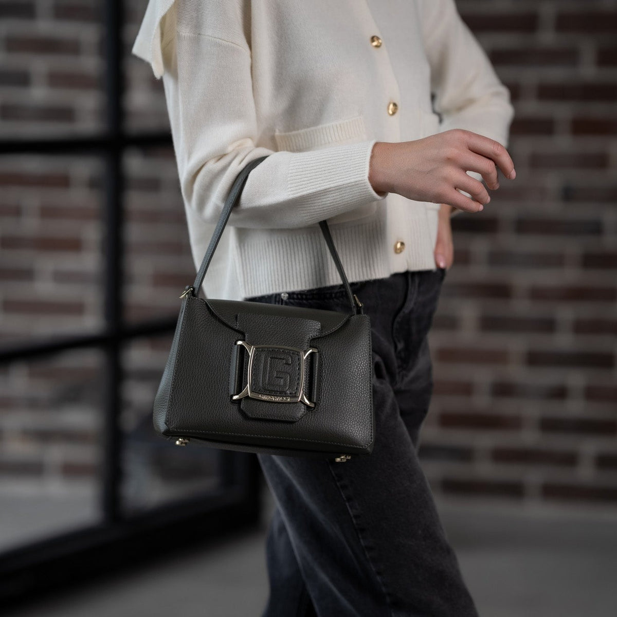 Black Gironacci M Shoulder Bag 2393, natural leather