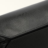 Žmogus giove edro sulankstomas tualeto reikmenų dėklas