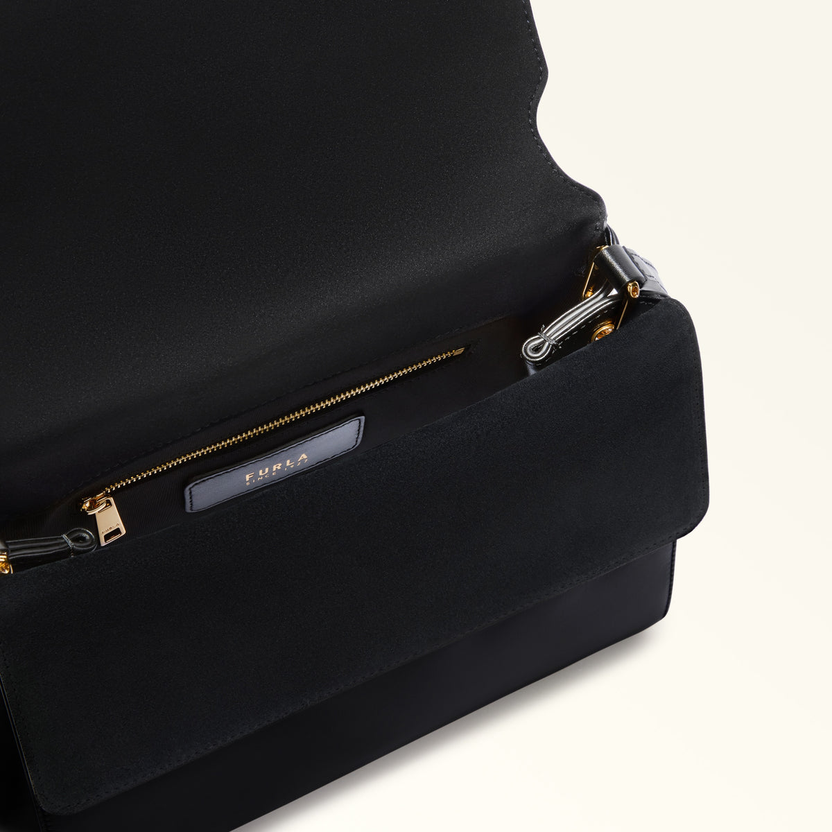 Black Furla Domus S Shoulder Bag 27 Aw25, natural leather – view 5