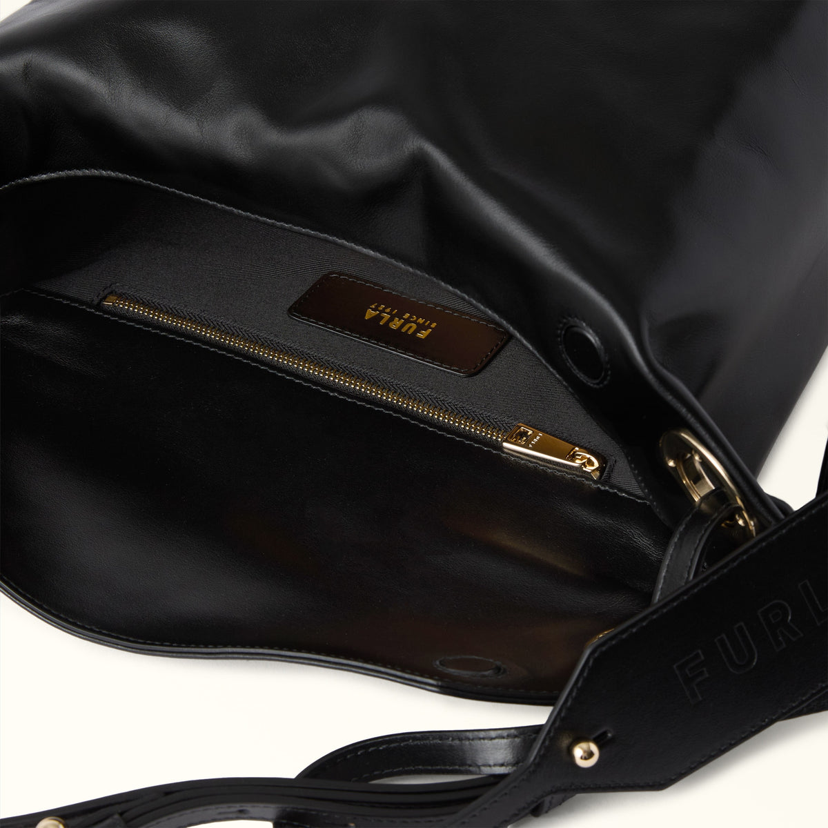 Black Furla Ginevra M Shoulder Bag, natural leather – view 3